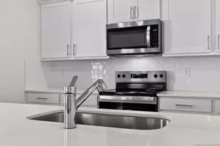 285 Maddox Dr, Aberdeen, NC 28315 - Photo 8