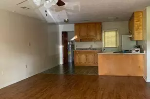 2411 Oak St, Lumberton, NC 28358 - Photo 2