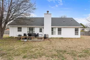 136 Chapel Hill Dr, Raeford, NC 28376 - Photo 2