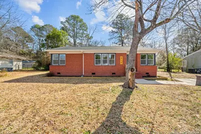 819 Sandalwood Drive, Fayetteville, NC 28304 - Photo 2