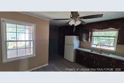 127 E Eighth Avenue, Red Springs, NC 28377 - Photo 4