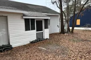 2103 McMillan Ave, Lumberton, NC 28358 - Photo 4