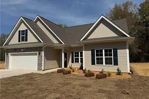 213 E 7th Ave, Raeford, NC 28376 - Photo 1