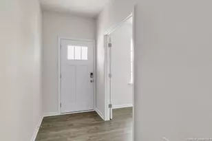 747 Lazy Elm Ln, Aberdeen, NC 28315 - Photo 2