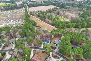 669 Chelsea Dr, Sanford, NC 27332 - Photo 2