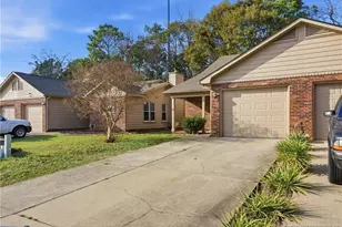 2644 Burke Ln, Hope Mills, NC 28306 - Photo 2