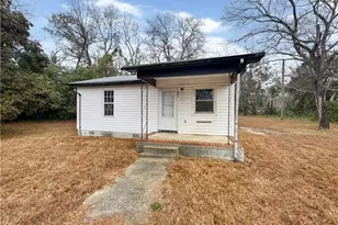 304 Tuskeegee Dr, Laurinburg, NC 28352 - Photo 1