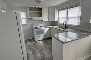 1007 E 9th St, Lumberton, NC 28358 - Photo 4