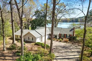 253 Lakeview Dr, Sanford, NC 27332 - Photo 2