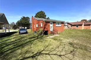 202 N Edinborough St, Red Springs, NC 28377 - Photo 1