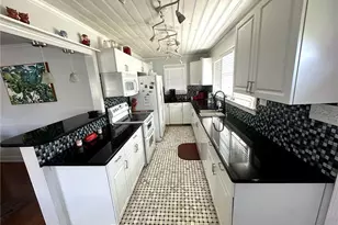 202 N Edinborough St, Red Springs, NC 28377 - Photo 8