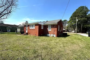202 N Edinborough St, Red Springs, NC 28377 - Photo 6