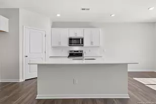 289 Maddox Dr, Aberdeen, NC 28315 - Photo 6