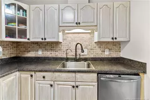 2079 Birchcreft Dr, Fayetteville, NC 28304 - Photo 8