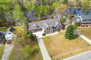 417 Foxwood Dr, Hope Mills, NC 28348 - Photo 2