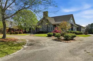 1302 Oakridge Blvd, Lumberton, NC 28358 - Photo 2