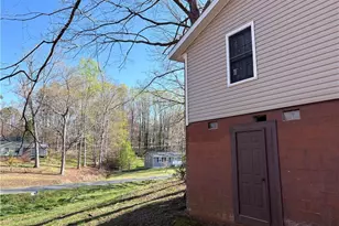 2009 Woodcrest Dr, Sanford, NC 27330 - Photo 4