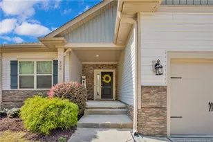 228 Glendale Cir, Sanford, NC 27332 - Photo 4