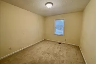 2109 Hollyridge Pl, Fayetteville, NC 28304 - Photo 12