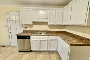 2109 Hollyridge Pl, Fayetteville, NC 28304 - Photo 6