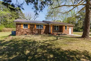 1002 Able St, Elizabethtown, NC 28337 - Photo 2