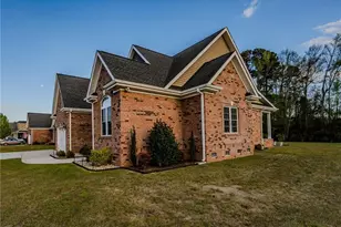 87 Brownstone Dr, Lumberton, NC 28360 - Photo 4