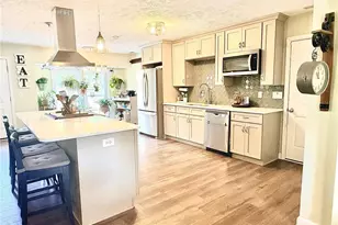 372 Woodberry Cir, Raeford, NC 28376 - Photo 2