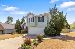 704 Fairbluff Dr, Hope Mills, NC 28348 - Photo 2