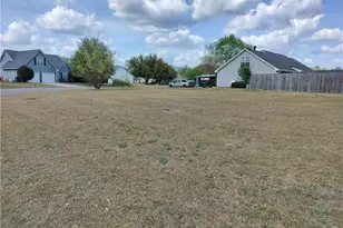 103 Kingsberry Ct, Raeford, NC 28376 - Photo 4