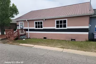 404 E 23rd St, Lumberton, NC 28358 - Photo 1