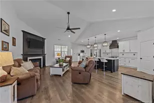 30220 W Lake Dr, Wagram, NC 28396 - Photo 10