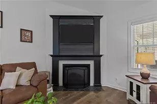 30220 W Lake Dr, Wagram, NC 28396 - Photo 10