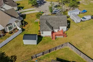 3613 Woodcliff Dr, Lumberton, NC 28358 - Photo 2