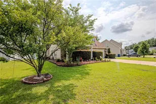 554 Thorncliff Dr, Raeford, NC 28376 - Photo 2