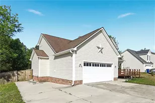 246 Falling Leaf Dr, Raeford, NC 28376 - Photo 2