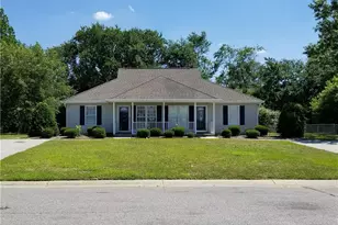 1008 Pinecrest Dr, Lumberton, NC 28358 - Photo 1