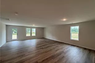 124 Baxley Dr, Dunn, NC 28334 - Photo 2