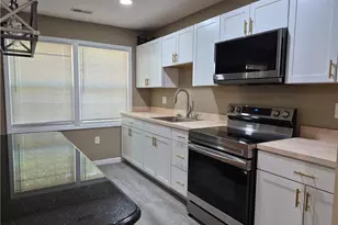 103 Robeson St, Lumberton, NC 28358 - Photo 6