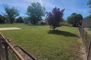 843 Bedrock Dr, Fayetteville, NC 28303 - Photo 2