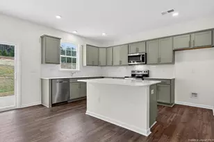 706 Lazy Elm Ln, Aberdeen, NC 28315 - Photo 4