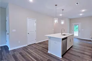 1610 Gardenia Ave, Fayetteville, NC 28311 - Photo 6