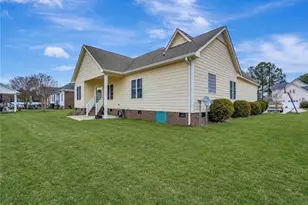 200 Baymeadow Bnd, Lumberton, NC 28358 - Photo 20