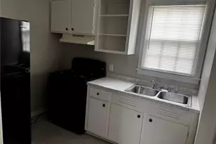 1009 Cherry St, Lumberton, NC 28358 - Photo 4