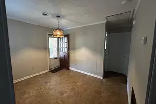 915 Southview Cir, Fayetteville, NC 28311 - Photo 2