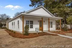 206 S Wall St, Benson, NC 27504 - Photo 2