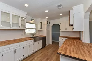 439 McNatt St, Maxton, NC 28364 - Photo 6
