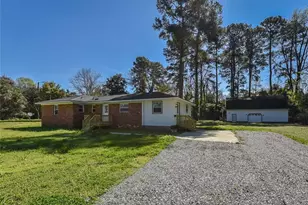439 McNatt St, Maxton, NC 28364 - Photo 2