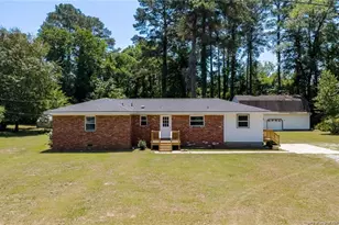 439 McNatt St, Maxton, NC 28364 - Photo 1