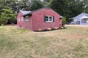 212 Peachtree St, Red Springs, NC 28377 - Photo 16