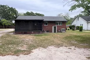 212 Peachtree St, Red Springs, NC 28377 - Photo 18